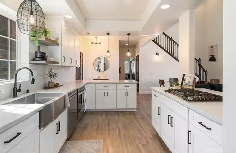 Kitchen - 1498 Deer Way, Lake Arrowhead, CA 92352 photo 3 of 4