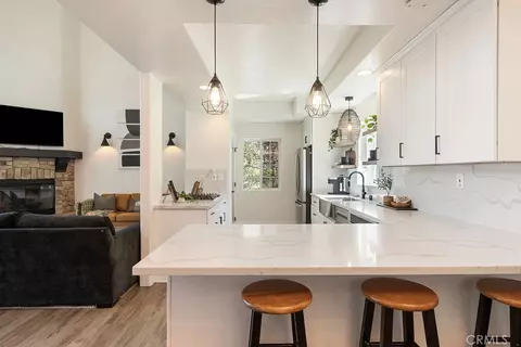 Kitchen - 1498 Deer Way, Lake Arrowhead, CA 92352 photo 1 of 4