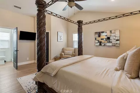Bedroom - 1498 Deer Way, Lake Arrowhead, CA 92352 photo 6 of 6