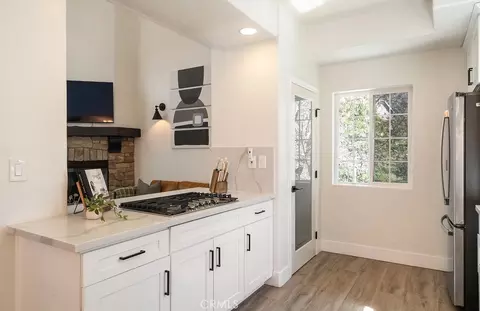 Kitchen - 1498 Deer Way, Lake Arrowhead, CA 92352 photo 4 of 4