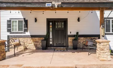 Exterior - 1498 Deer Way, Lake Arrowhead, CA 92352 photo 2 of 9