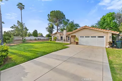 Exterior - 35930 Bella Vis, Yucaipa, CA 92399 photo 1 of 7
