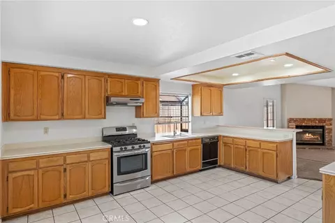 Kitchen - 8643 Panorama, Hesperia, CA 92344 photo 3 of 6