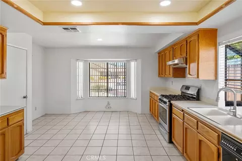 Kitchen - 8643 Panorama, Hesperia, CA 92344 photo 4 of 6