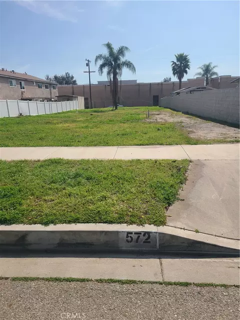 572 West, Upland, CA 91786 photo 2