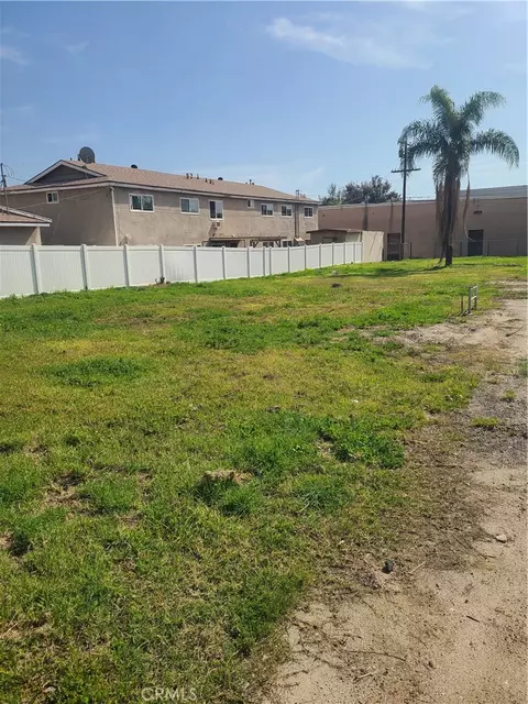 572 West, Upland, CA 91786 photo 5