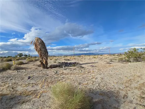 1544 Red Sea Ave, Thermal, CA 92274
