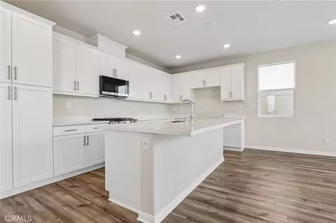 Kitchen - 29269 Crescent Way, Highland, CA 92346 photo 1 of 1