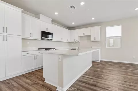 Kitchen - 29269 Crescent Way, Highland, CA 92346 photo 1 of 2
