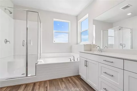 Bath - 29269 Crescent Way, Highland, CA 92346 photo 2 of 2
