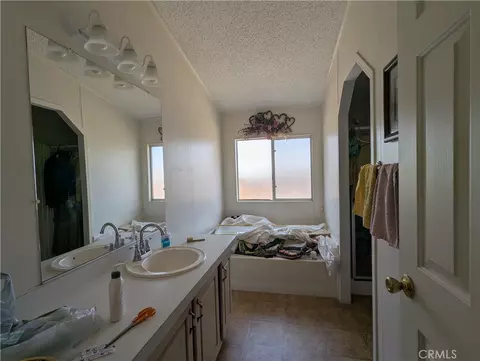 2000 Breezeway Dr, Bakersfield, CA 93306 photo 12