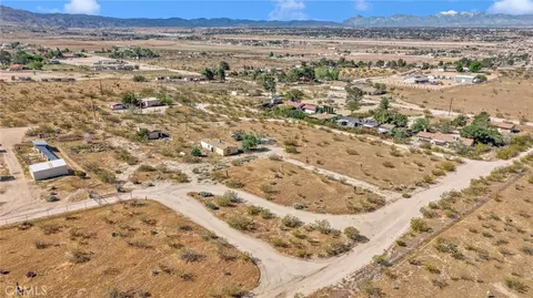 View/Area - 10393 Mockingbird Ave, Apple Valley, CA 92308 photo 3 of 4