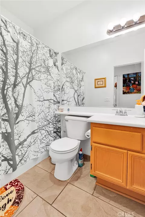 Bath - 13397 Earlegate, Victorville, CA 92392 photo 2 of 4