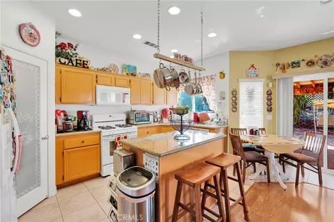 Kitchen - 13397 Earlegate, Victorville, CA 92392 photo 3 of 6