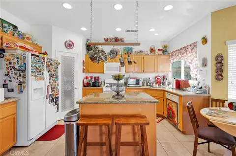 Kitchen - 13397 Earlegate, Victorville, CA 92392 photo 2 of 6