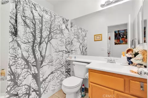 Bath - 13397 Earlegate, Victorville, CA 92392 photo 1 of 4