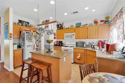 Kitchen - 13397 Earlegate, Victorville, CA 92392 photo 1 of 6