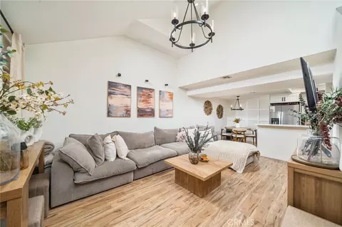 435 W 9th St, Upland, CA 91786