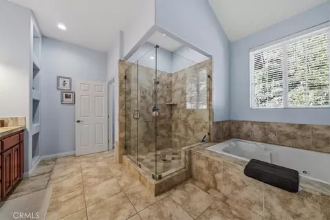 Bath - 27312 Little Bear, Lake Arrowhead, CA 92352 photo 1 of 5