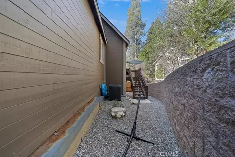 Exterior - 27312 Little Bear, Lake Arrowhead, CA 92352 photo 8 of 10
