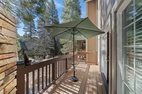 Exterior - 27312 Little Bear, Lake Arrowhead, CA 92352 photo 7 of 10