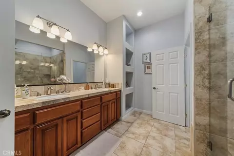 Bath - 27312 Little Bear, Lake Arrowhead, CA 92352 photo 4 of 5