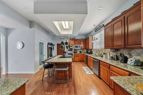 Kitchen - 27312 Little Bear, Lake Arrowhead, CA 92352 photo 2 of 4