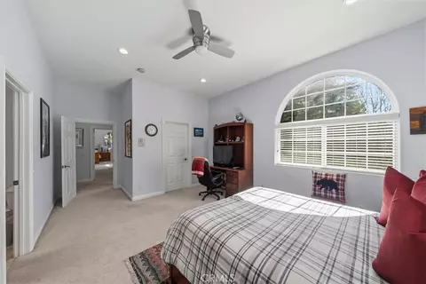 Bedroom - 27312 Little Bear, Lake Arrowhead, CA 92352 photo 3 of 7