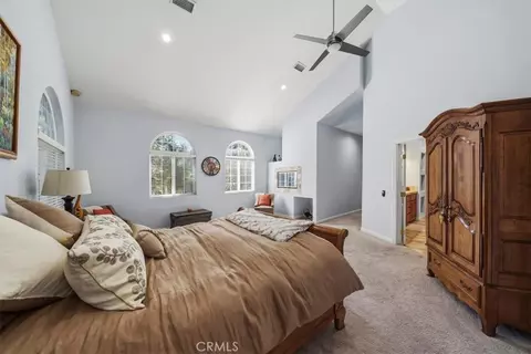 Bedroom - 27312 Little Bear, Lake Arrowhead, CA 92352 photo 4 of 7