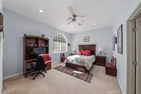 Bedroom - 27312 Little Bear, Lake Arrowhead, CA 92352 photo 2 of 7