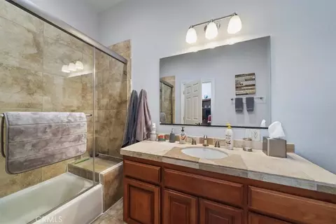 Bath - 27312 Little Bear, Lake Arrowhead, CA 92352 photo 2 of 5