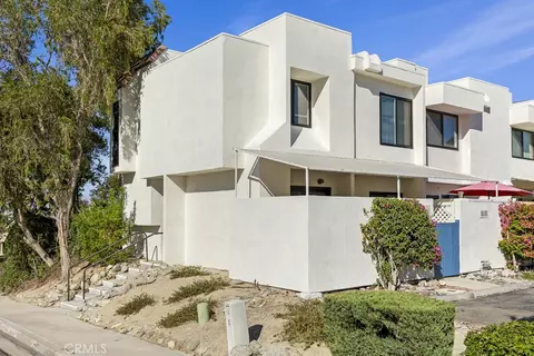 48652 Desert Flower Dr, Palm Desert, CA 92260