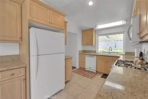 Kitchen - 13437 Mistletoe, Chino, CA 91710 photo 3 of 4
