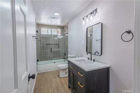 Bath - 17747 Walnut St, Hesperia, CA 92345 photo 1 of 2