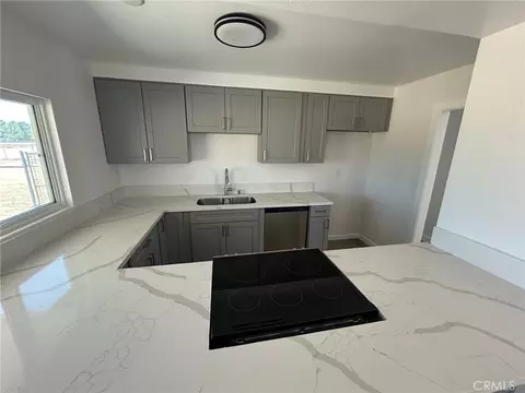 Kitchen - 20916 Thunderbird, Apple Valley, CA 92307 photo 4 of 7