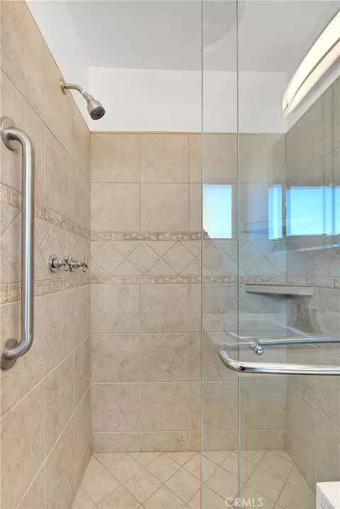 Bath - 20916 Thunderbird, Apple Valley, CA 92307 photo 3 of 3