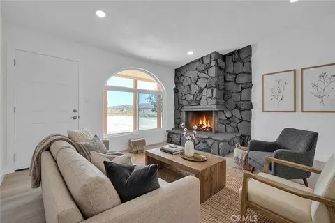 Living - 20916 Thunderbird, Apple Valley, CA 92307 photo 1 of 6