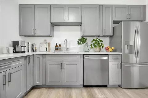 Kitchen - 20916 Thunderbird, Apple Valley, CA 92307 photo 2 of 7
