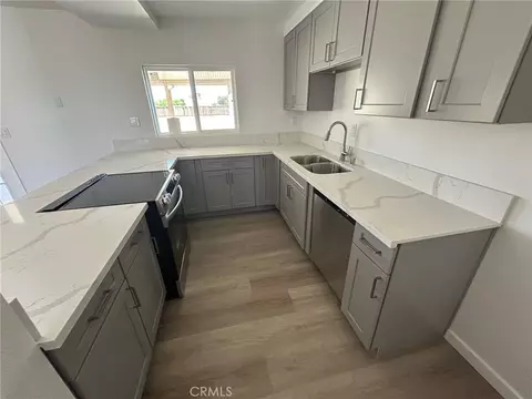 Kitchen - 20916 Thunderbird, Apple Valley, CA 92307 photo 5 of 7