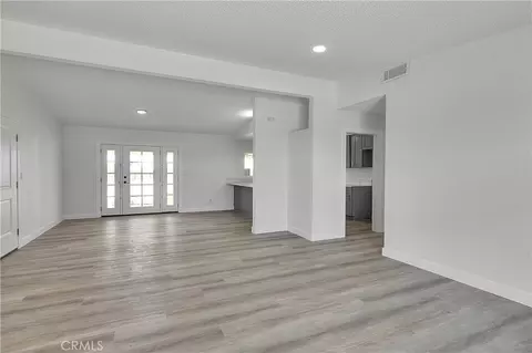 Living - 20916 Thunderbird, Apple Valley, CA 92307 photo 5 of 6