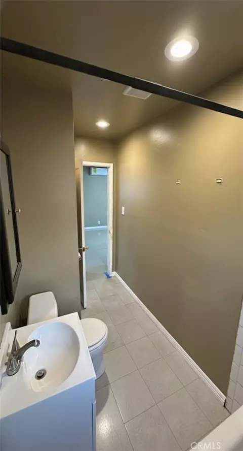 Bath - 802 E 111th, Los Angeles, CA 90059 photo 1 of 1