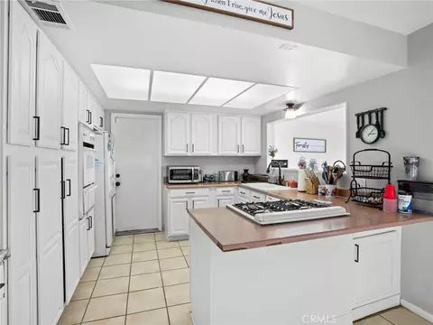 Kitchen - 8932 Hickory, Hesperia, CA 92345 photo 1 of 3