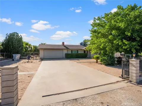 Exterior - 8932 Hickory, Hesperia, CA 92345 photo 5 of 9