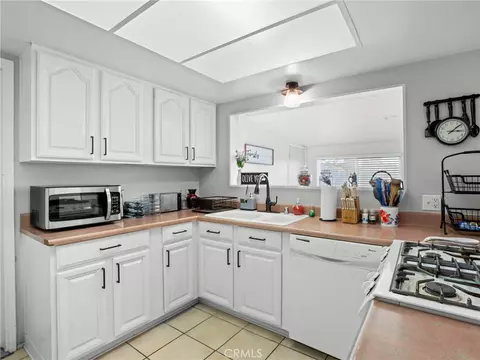 Kitchen - 8932 Hickory, Hesperia, CA 92345 photo 2 of 3