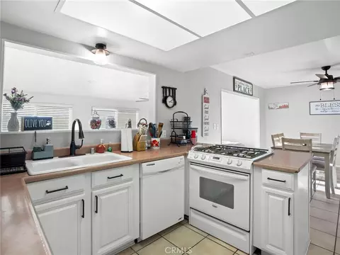 Kitchen - 8932 Hickory, Hesperia, CA 92345 photo 3 of 3