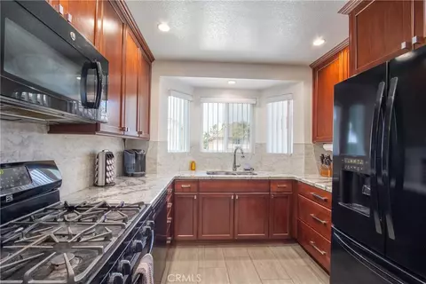 Kitchen - 1986 White Rabbit, Upland, CA 91784 photo 3 of 3