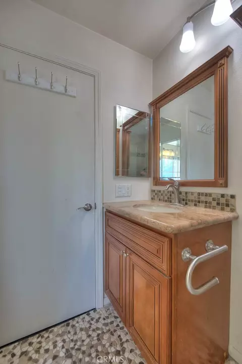 Bath - 700 E Lake Dr E #7, Orange, CA 92866 photo 1 of 6