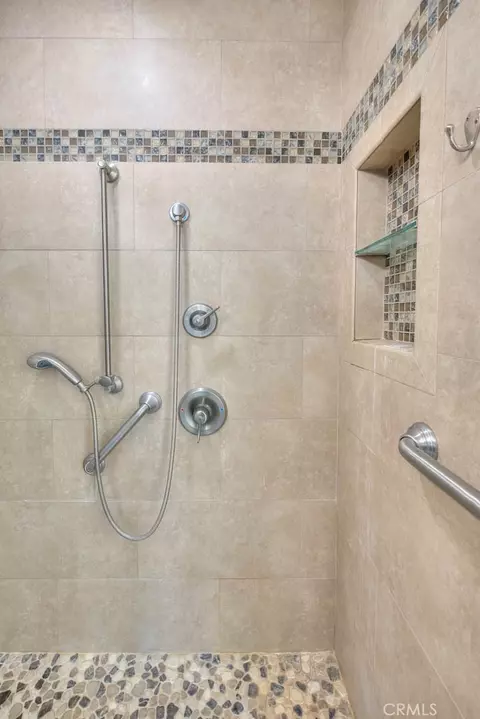 Bath - 700 E Lake Dr E #7, Orange, CA 92866 photo 3 of 6