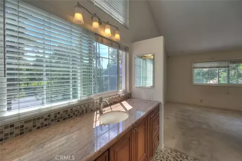 Bath - 700 E Lake Dr E #7, Orange, CA 92866 photo 4 of 6