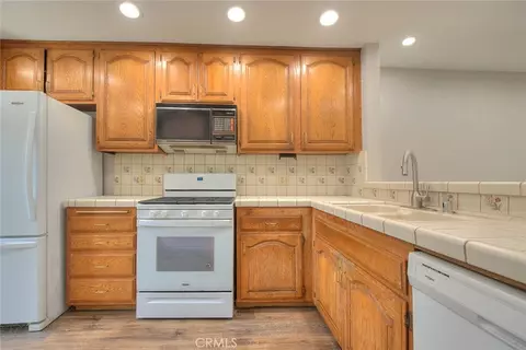 Kitchen - 700 E Lake Dr E #7, Orange, CA 92866 photo 7 of 7